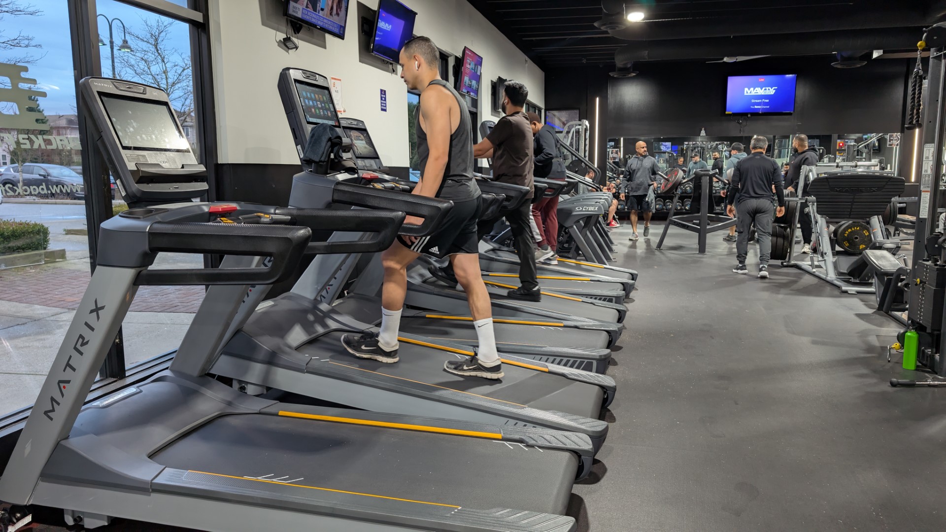 At Back2Fitness, we offer more than just a gym – we provide a fitness experience designed to deliver real results. Our two state-of-the-art gym centers in Whalley and Cloverdale are built to cater to fitness enthusiasts of all levels, ensuring that your health journey is both effective and enjoyable.